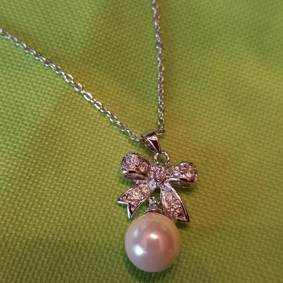 PEARL and bow necklace - Picture 3 of 4